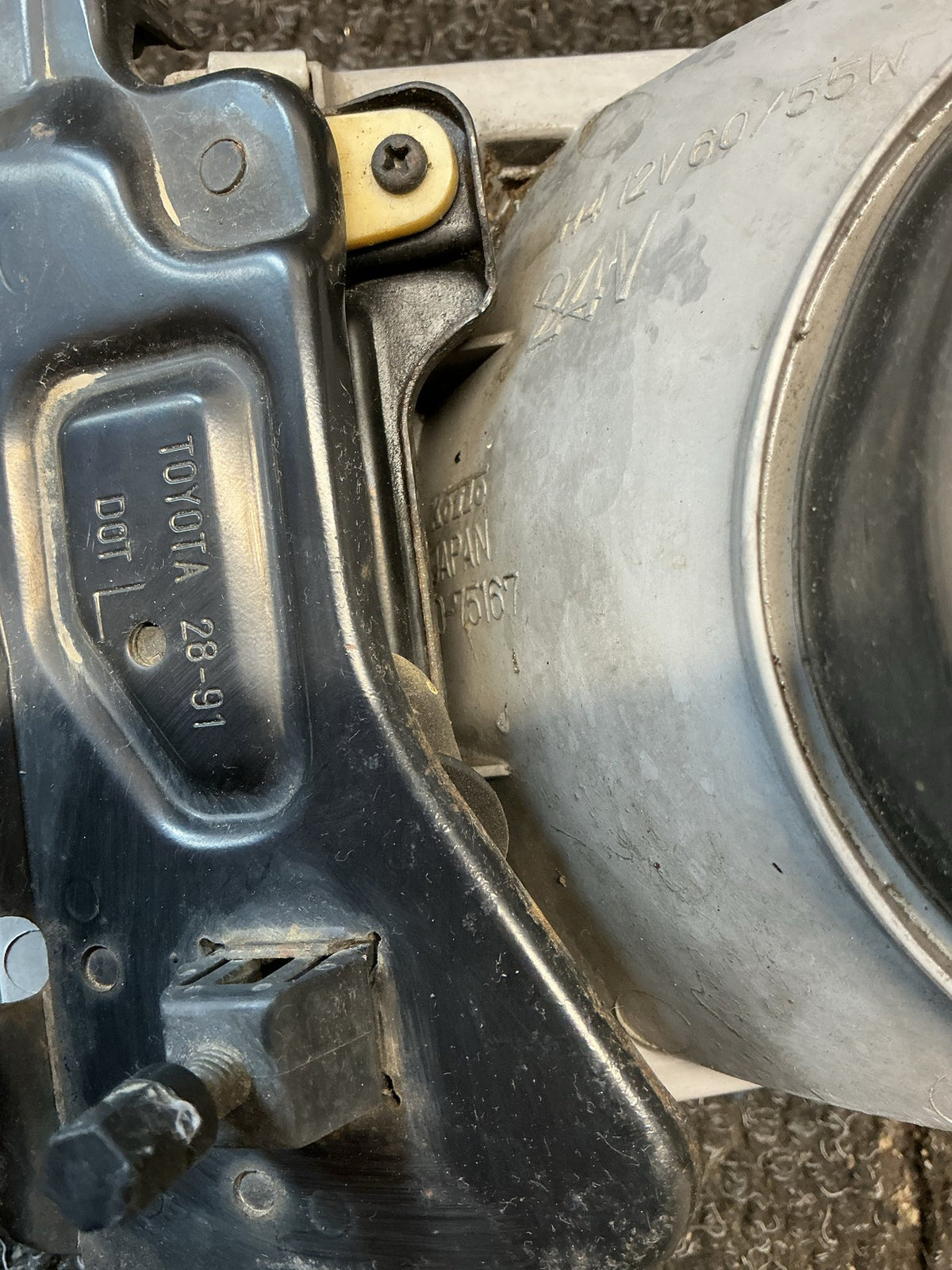 1990 Toyota Estima TCR11- Left Headlight- (TAG9644) PN: 100-75167