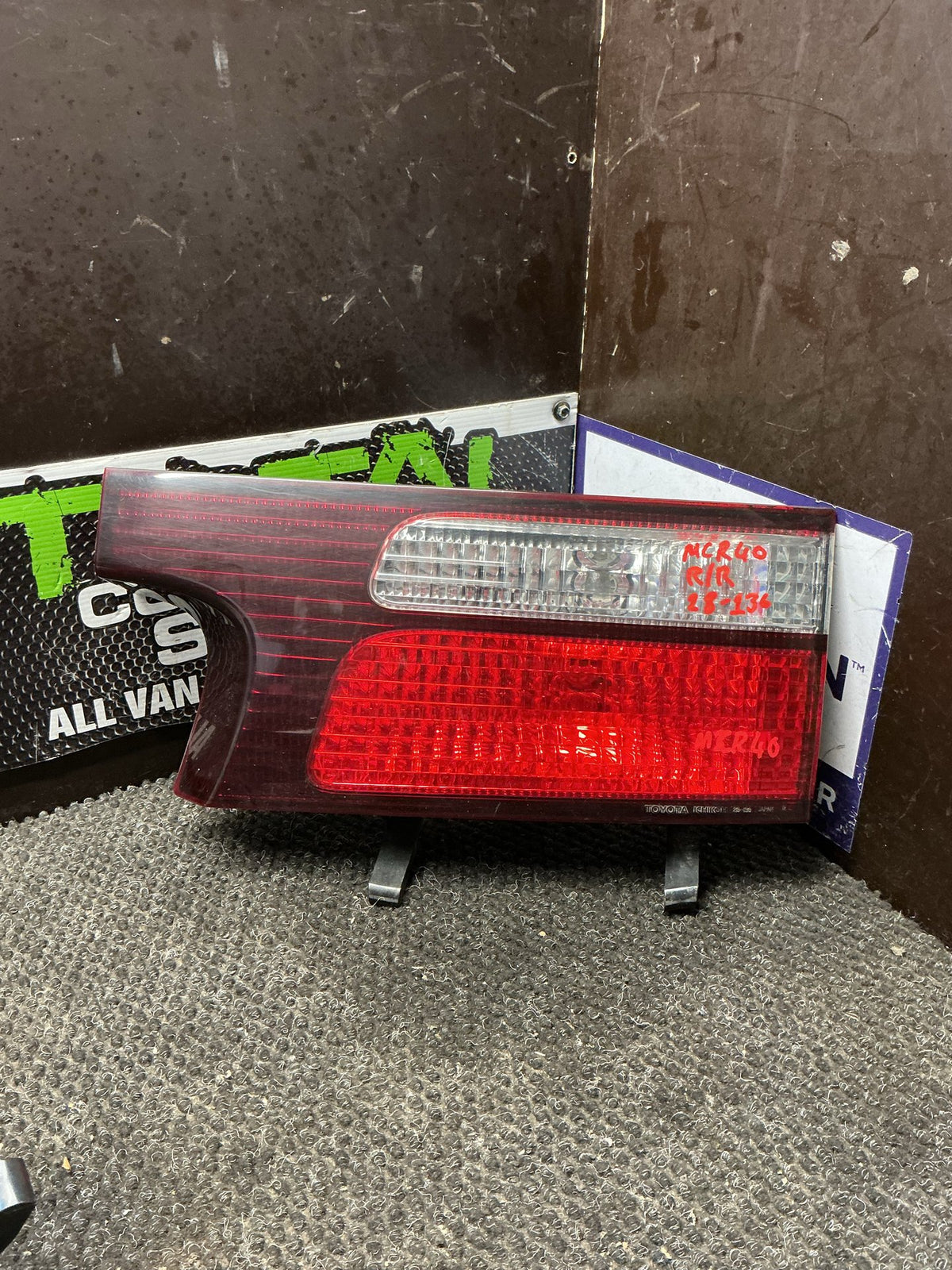 2000 Toyota Estima MCR40- Right Tailgate Light- (TAG9898)
