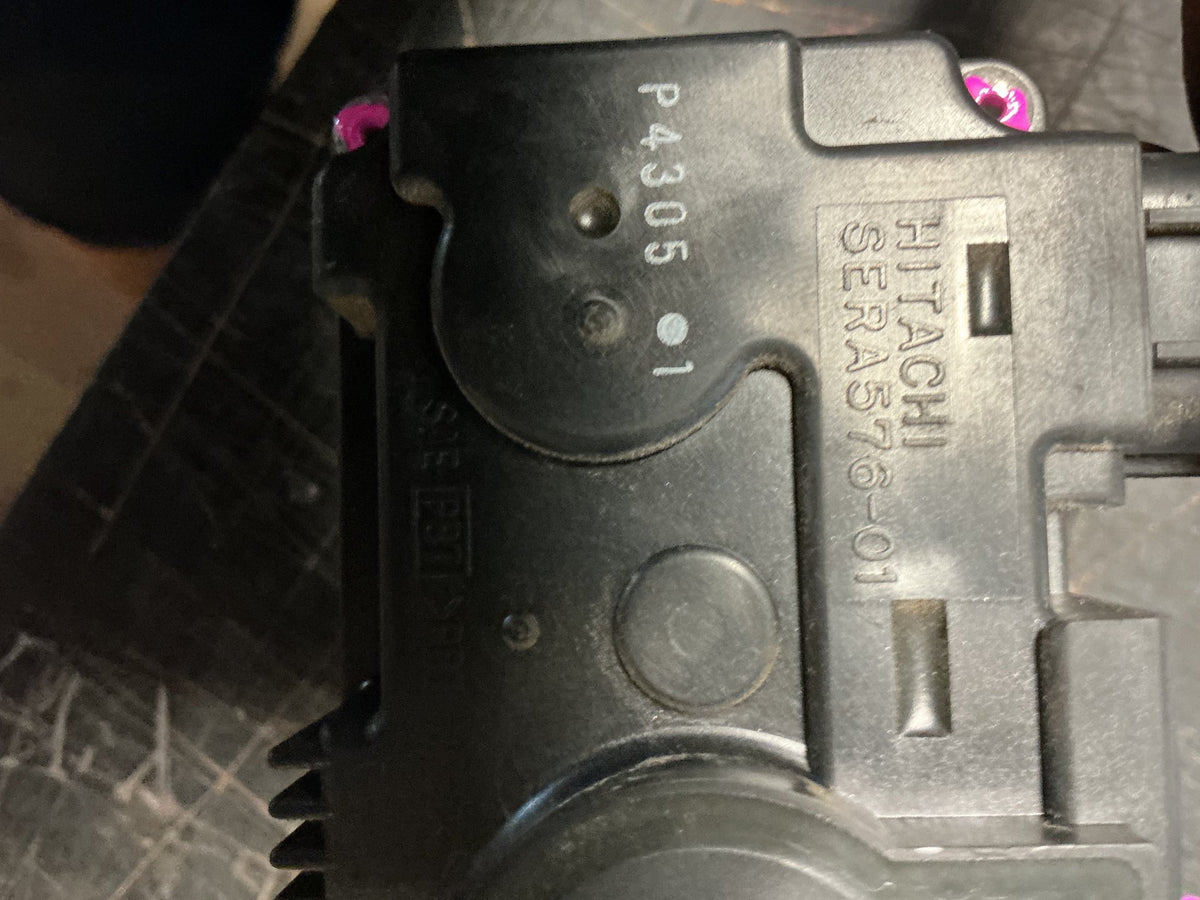 2002 Nissan Elgrand- Throttle Body- (TAG13487)