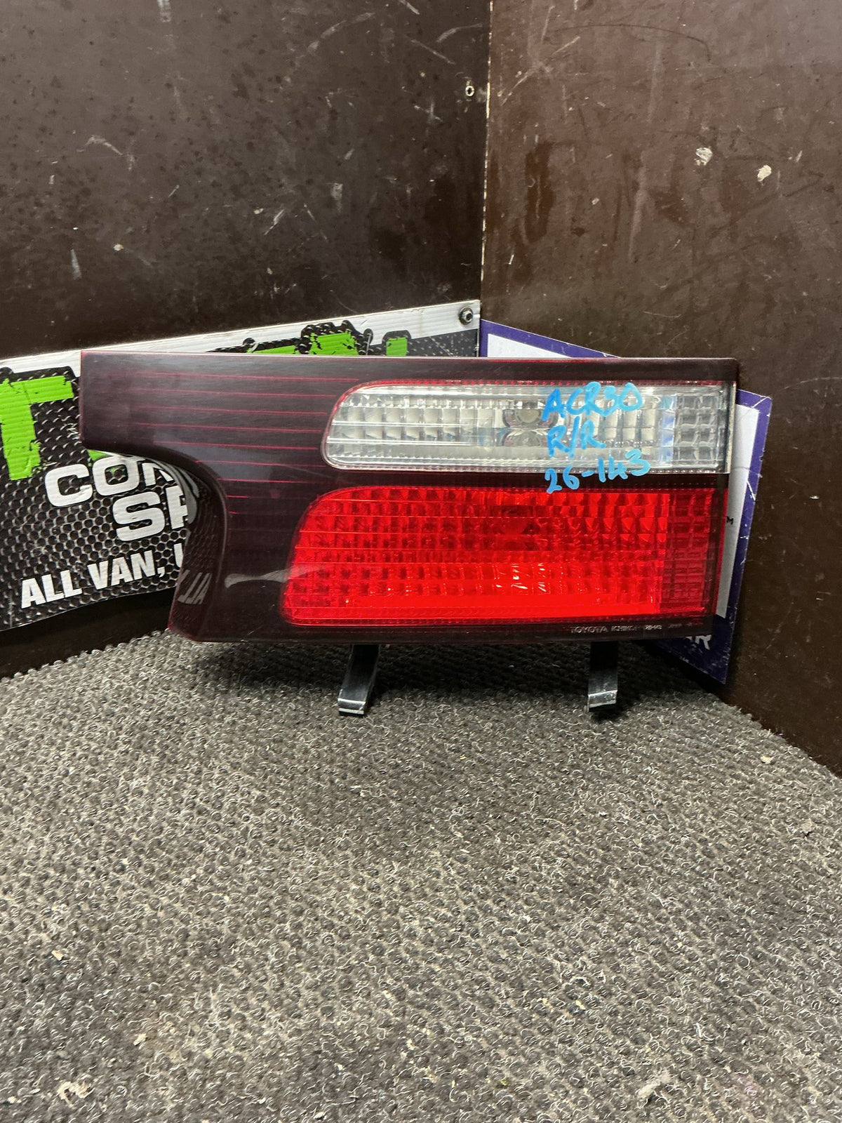 2000 Toyota Estima ACR30- Right Tailgate Light- (TAG9900)