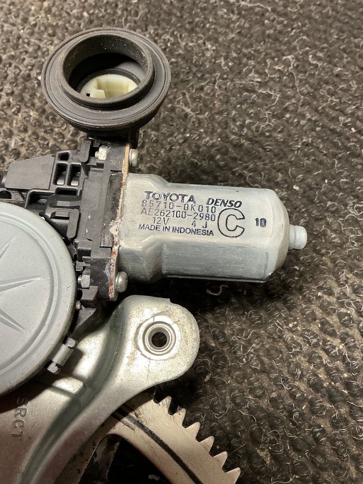 2006 Toyota Hilux- Right Front Window Regulator/Motor- (TAG10139)
