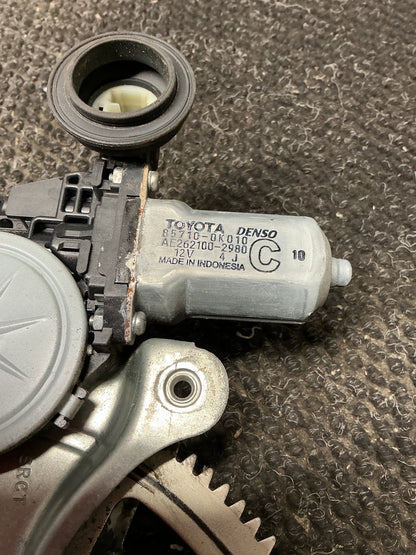 2006 Toyota Hilux- Right Front Window Regulator/Motor- (TAG10139)