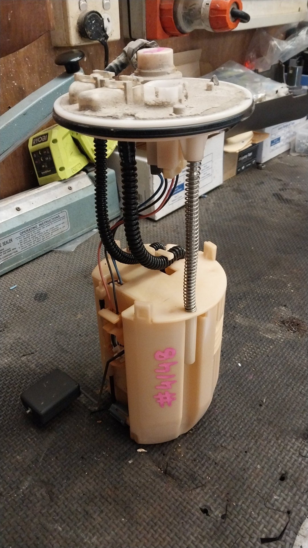 2008-2020 Toyota Hiace V H200 TRH2*- Fuel Sending Unit- (TAG4148)