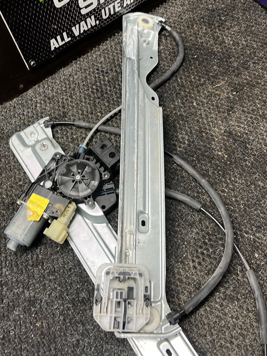 2015 Ford Kuga- Right Front Window Regulator/Motor- (TAG7186) PN: CJ54S23200BN