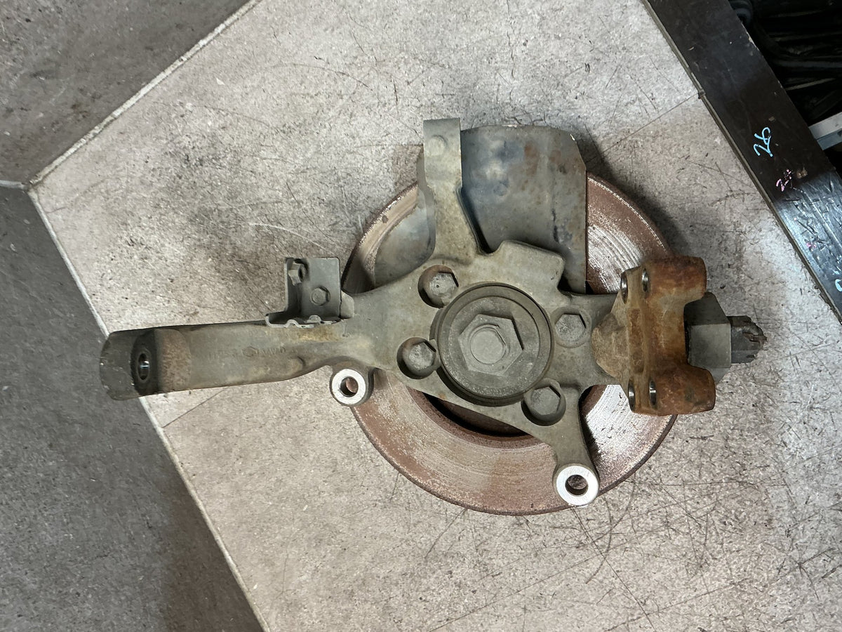 2011 Nissan Caravan VWE25 - Left Front Hub Assembly - (TAG19553)