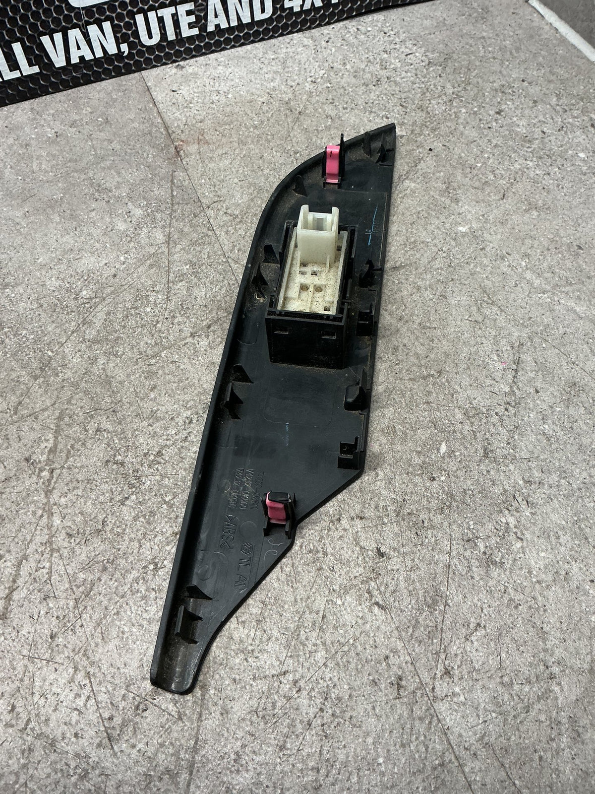 2009-2012 Mitsubishi Outlander II CW*W- Right Rear Window Switch- (TAG14102)