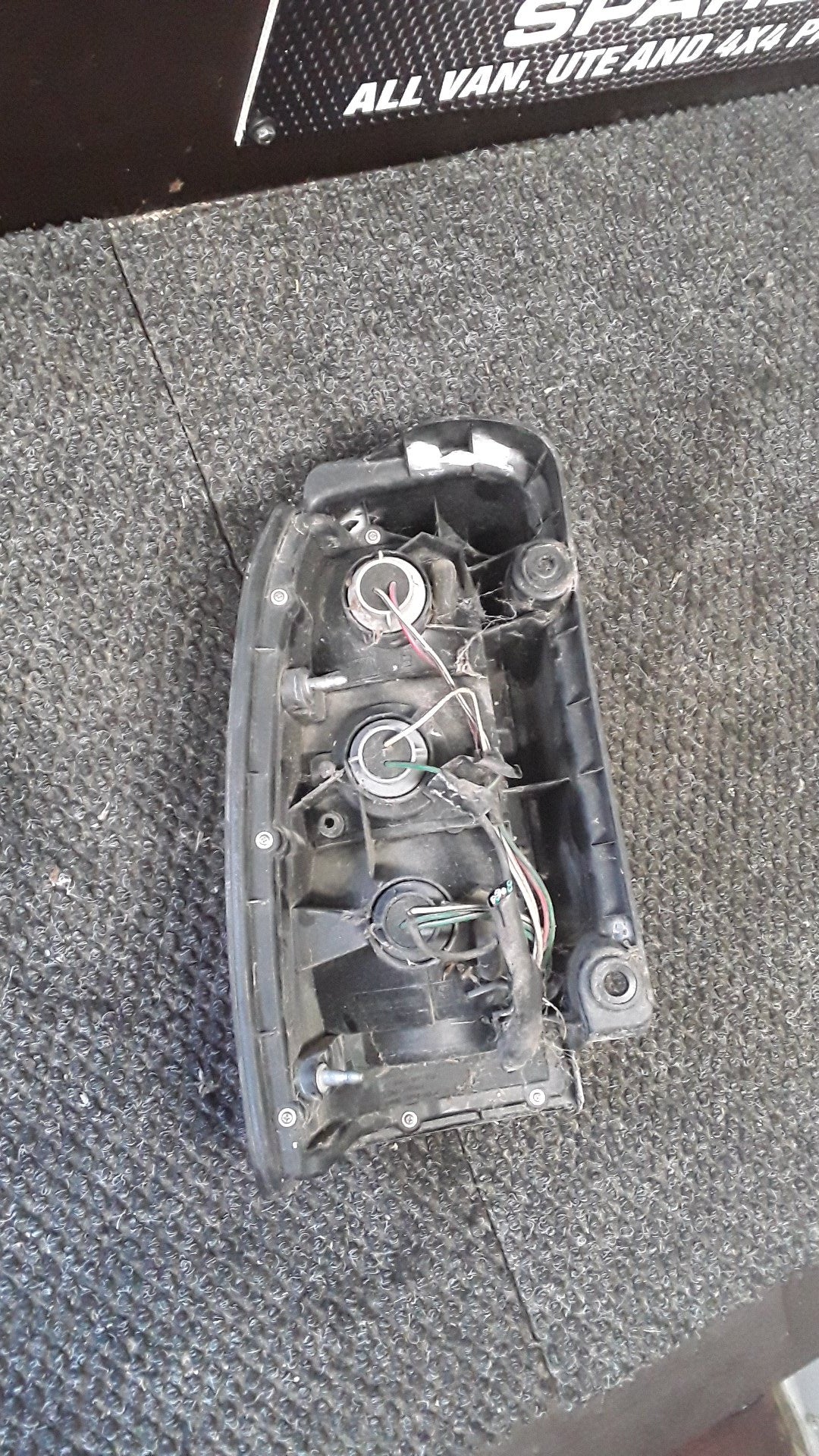 1995-2002 Toyota Hilux III N180- Right Taillight- (TAG6045) PN: 33-07803R