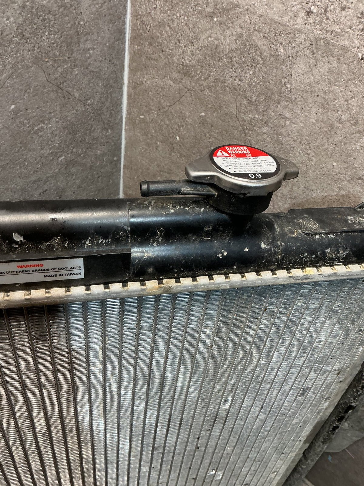 2003 Suzuki Grand Vitara SQ420W - Radiator - (TAG17885)