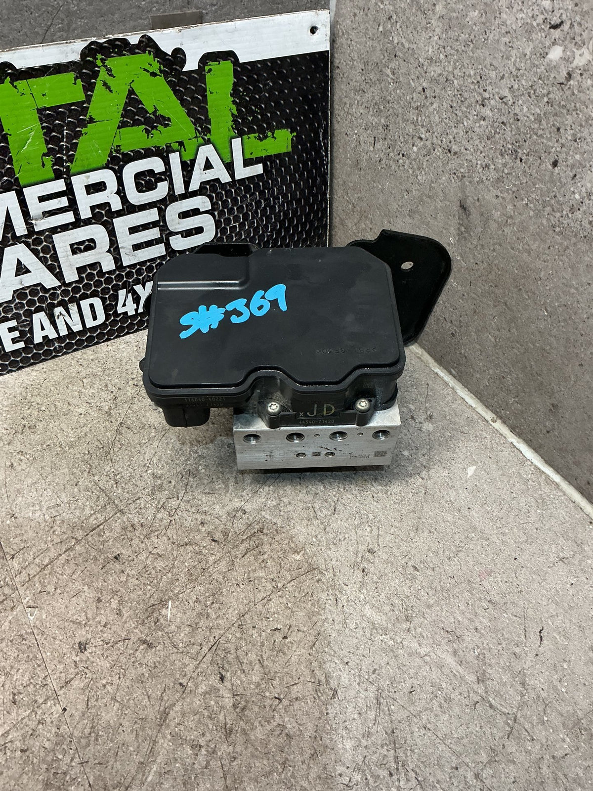 2017 Toyota Hilux- ABS Pump/Modulator- (TAG16819)