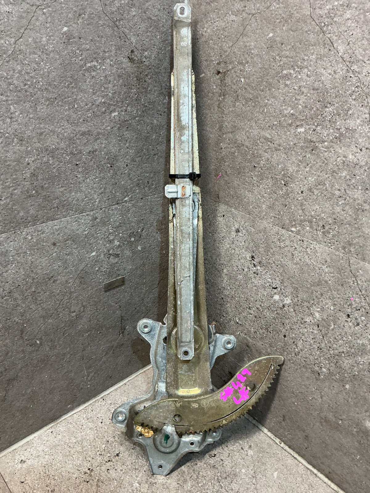 1994 Toyota Hilux KZN130 - Left Front Window Regulator/Motor - (TAG18045)