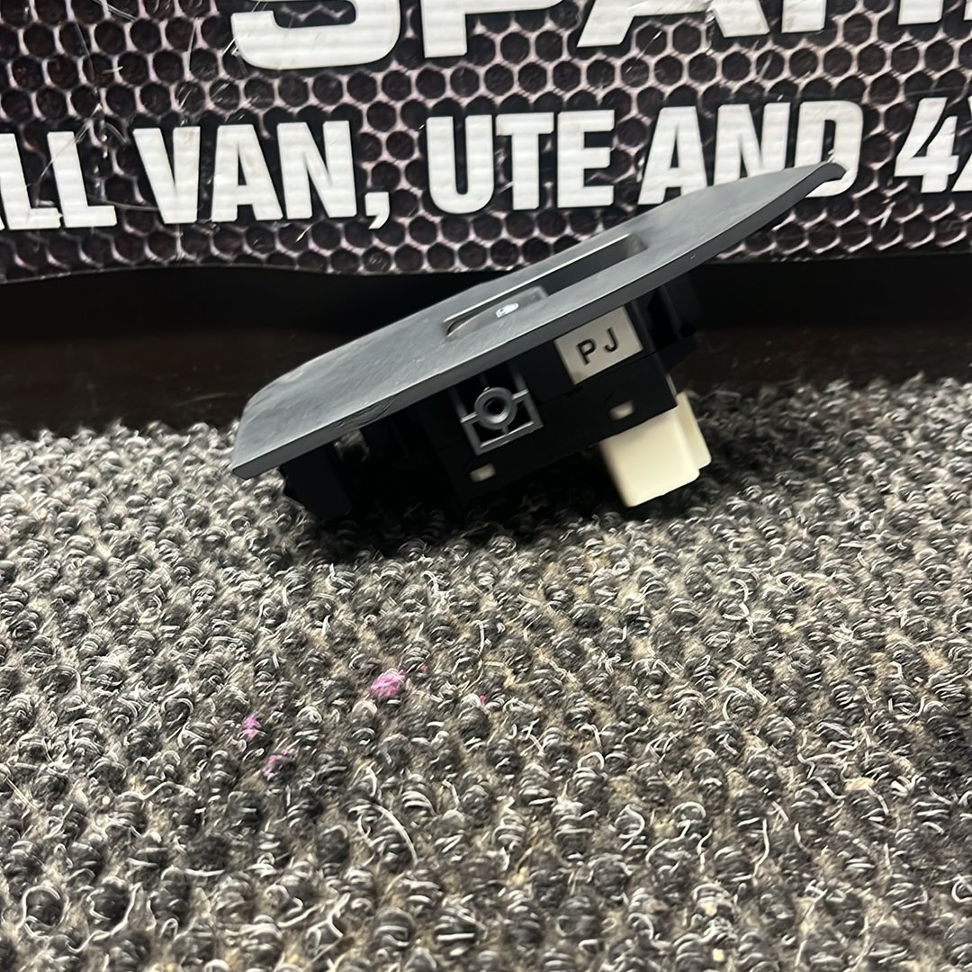 2008 Holden Captiva 5- Right Rear Window Switch- (TAG8175)