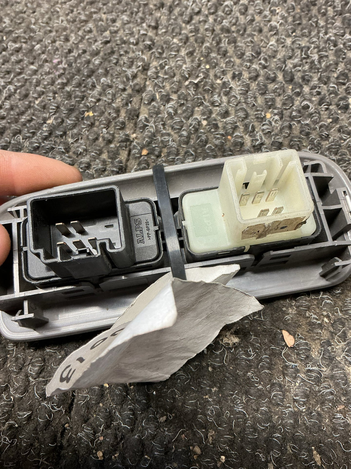 2001 Ford Escape 2W013- Right Rear Window Switch- (TAG9956)