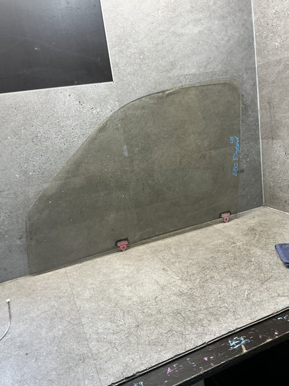 2004 Nissan Elgrand E50 - Left Front Door Glass - (TAG19154)