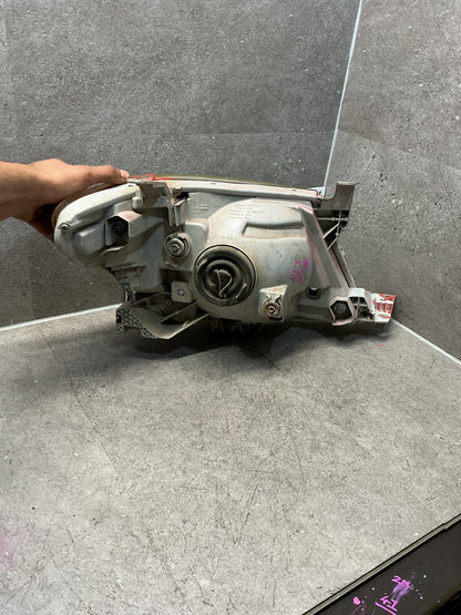 2005 Toyota Hilux VII N20- Left Headlight- (TAG13677) PN: 100-16517