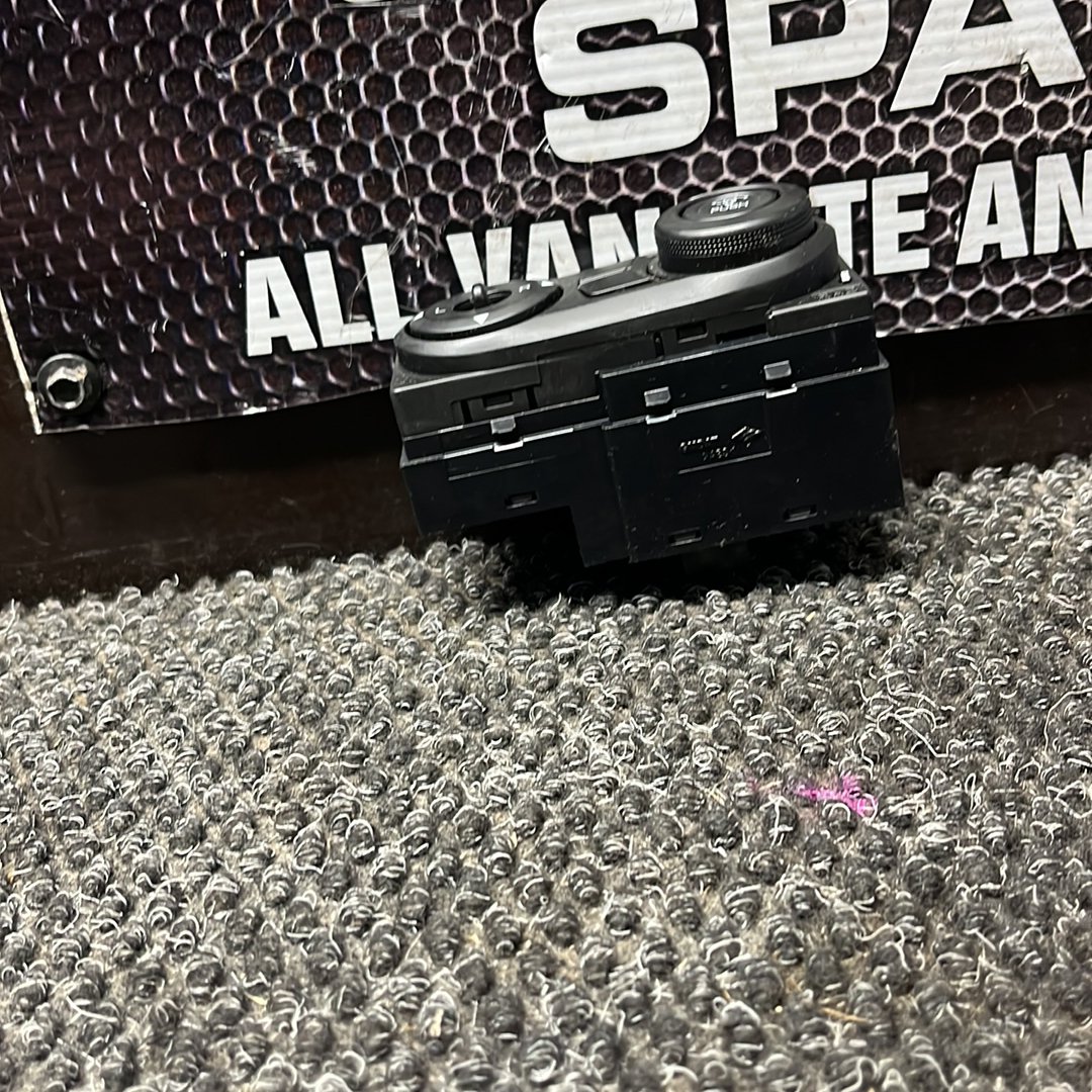 2016 Holden Captiva 7- Mirror Adjuster Switch- (TAG8007)