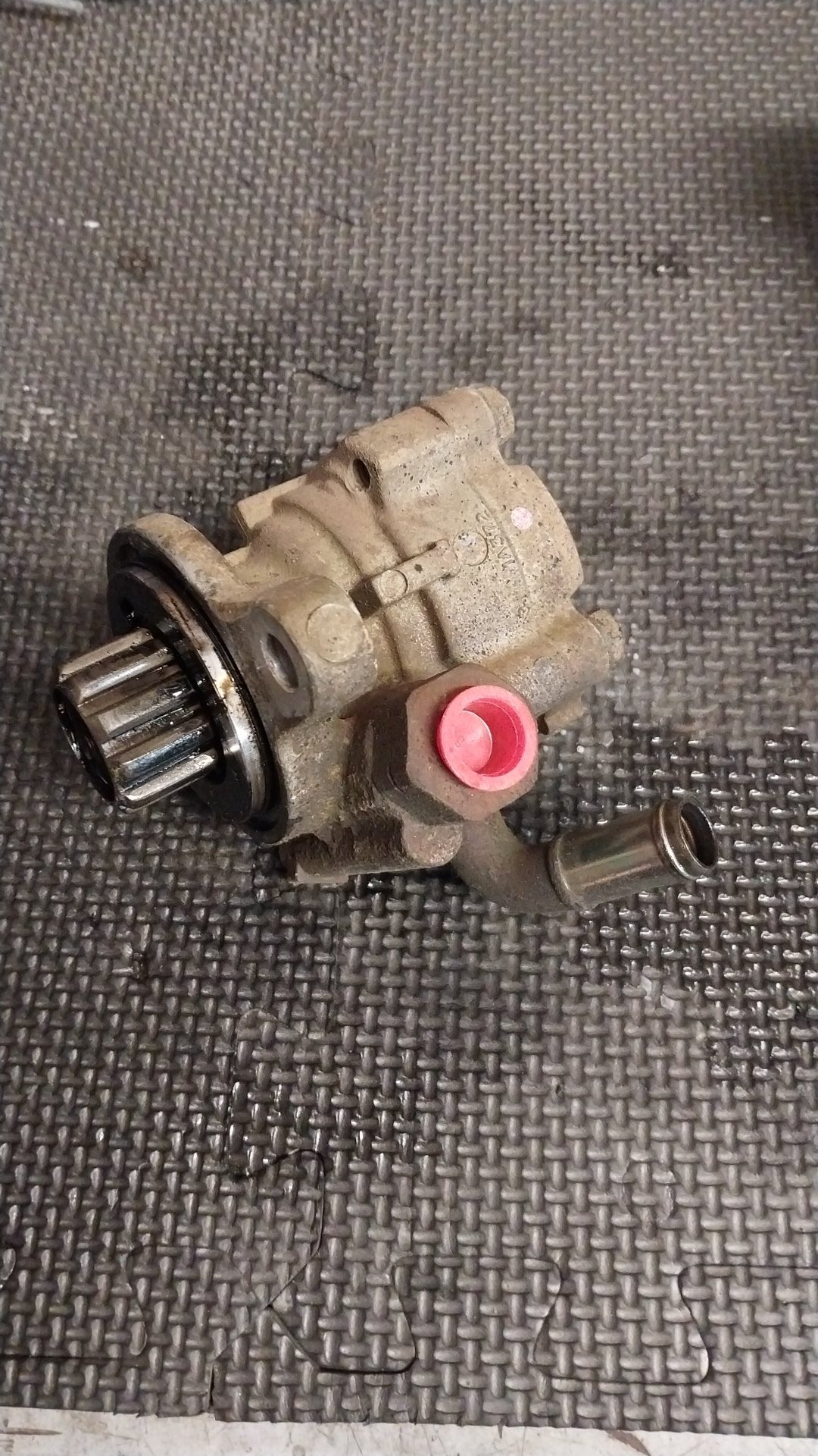 2005-2006 Toyota Hilux VII N20- Power Steering Pump- (TAG1539)