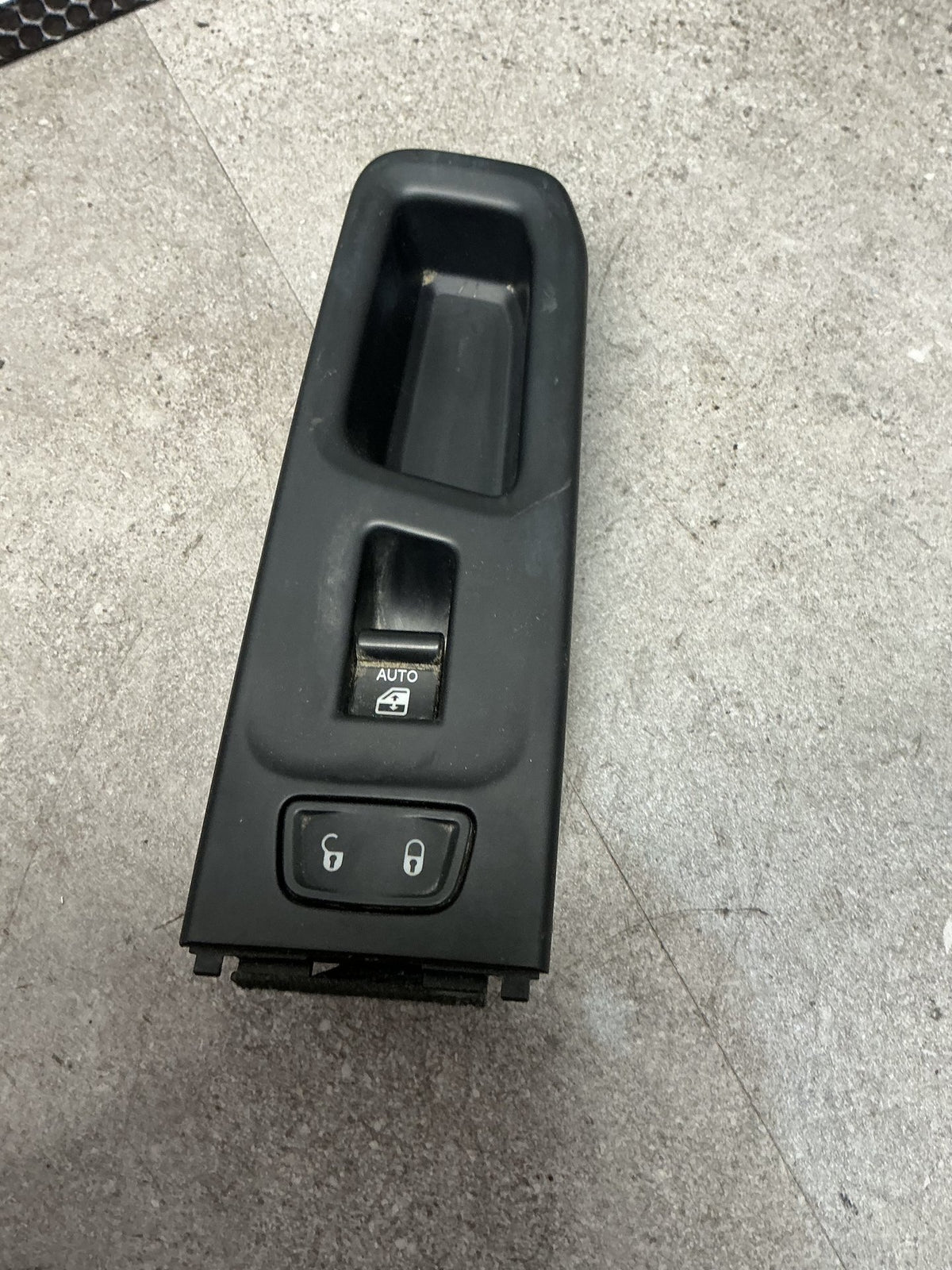 2016 Jeep Renegade B1- Left Front Window Switch- (TAG12324) PN: 07356039650