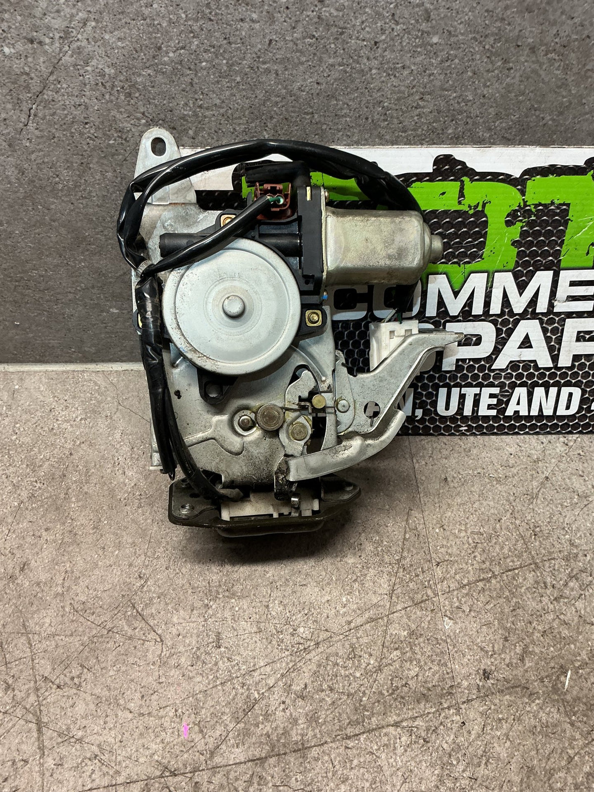 2005 Nissan Elgrand ME51- Tailgate Lock Mechanism- (TAG16578)