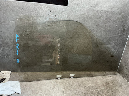1994 Nissan Terrano D21 - Right Front Door Glass - (TAG19063)