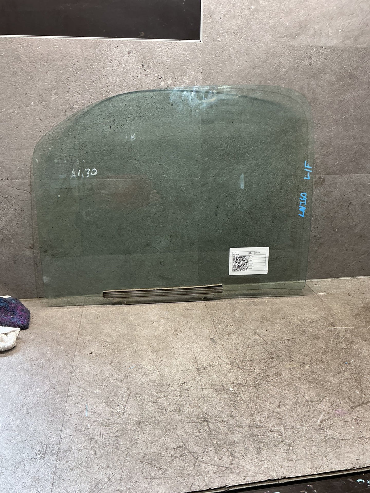 1994 Toyota Hilux ln160 - Left Front Door Glass - (TAG19108)