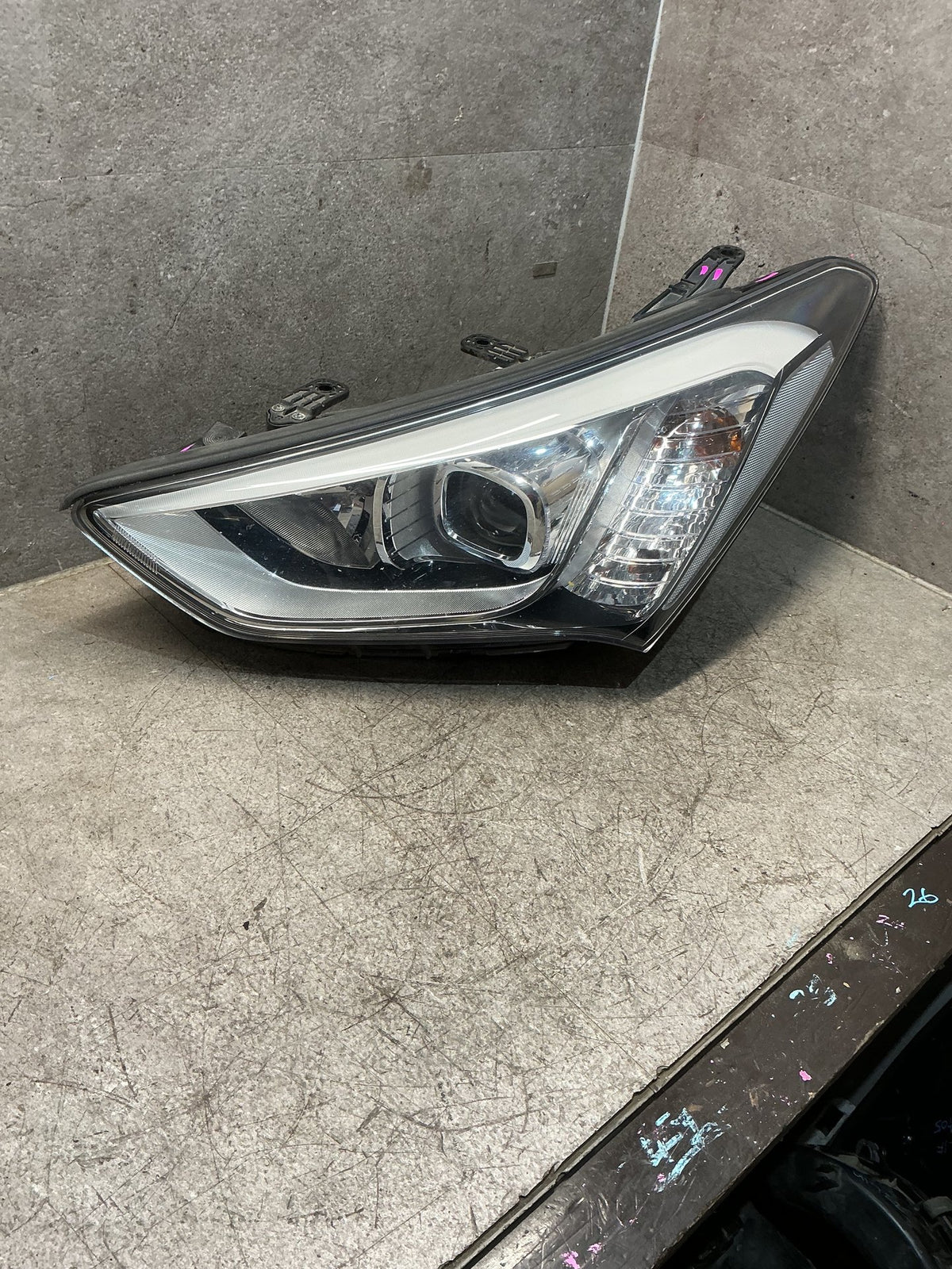 2014 Hyundai Santa Fe - Left Headlight - (TAG18406)