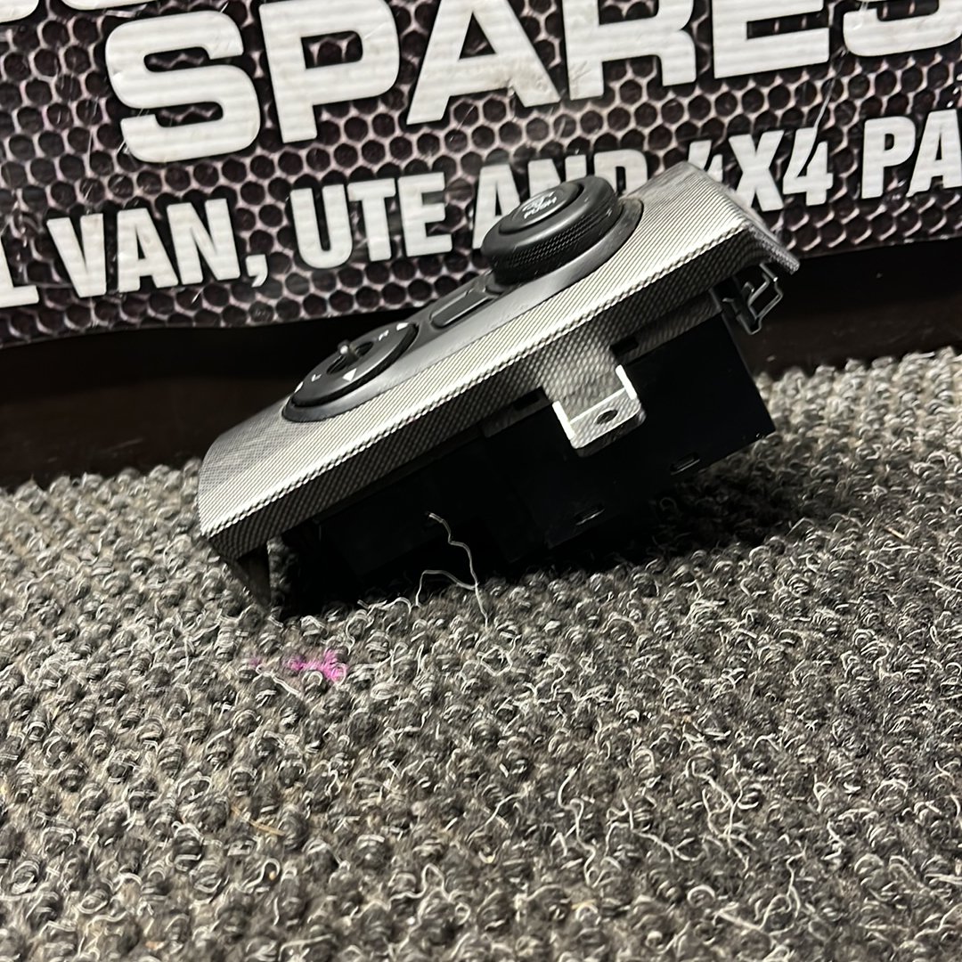 Mirror Adjuster Switch- (TAG7978), 2017, Holden, Captiva