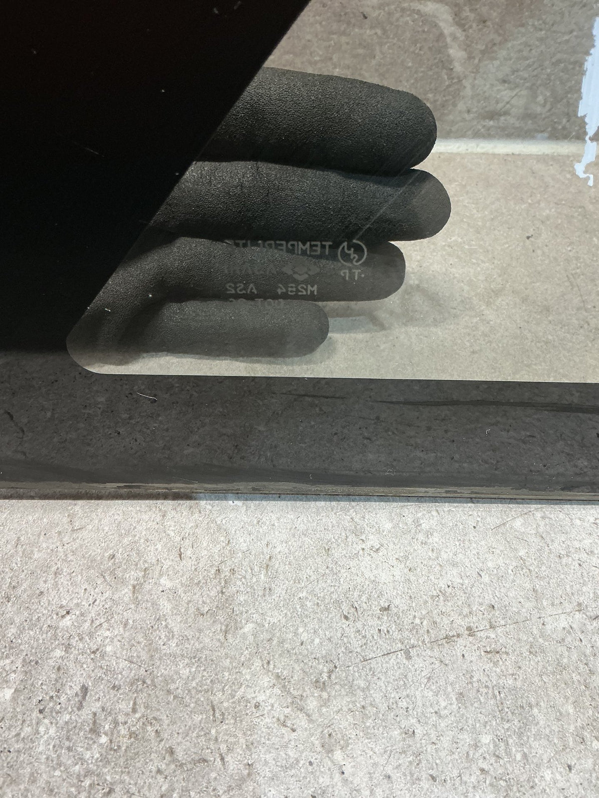 1995 Isuzu MU UCS69DW- Right Rear Cargo Glass- (TAG15894)