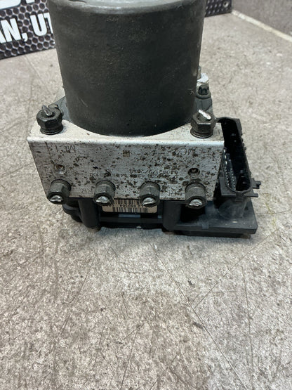 2004 Toyota Estima ACR30 - ABS Pump/Modulator - (TAG16135)