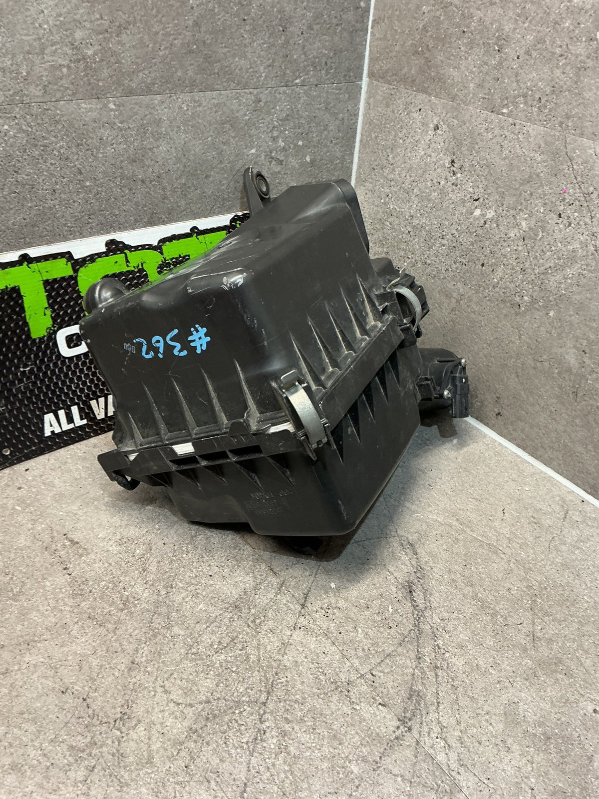 2013 Mitsubishi Outlander GF8W- Air Cleaner Assembly EFI Air Box- (TAG13286) PN: 1500A388