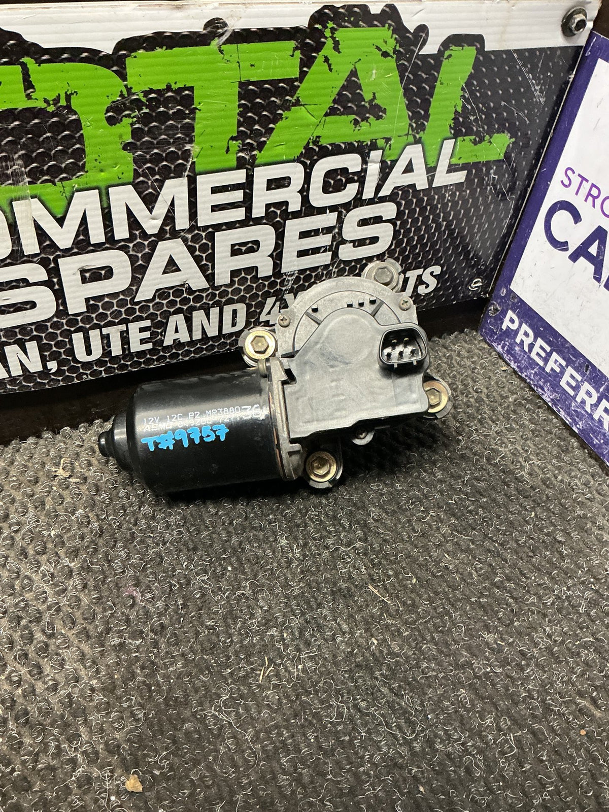 2002 Mitsubishi Pajero- Front Wiper Motor- (TAG9757)