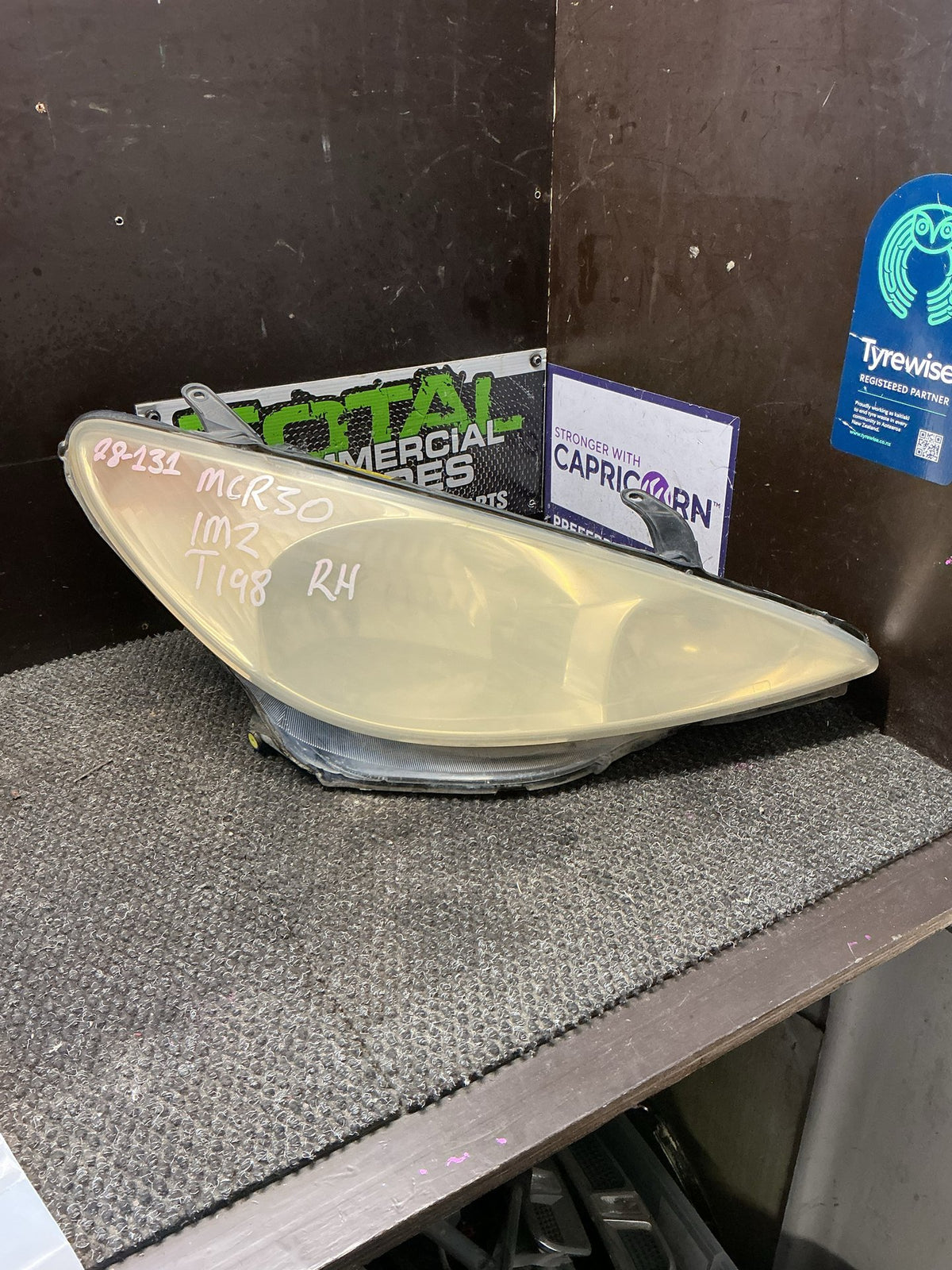 2000-2005 Toyota Estima- Right Headlight- (TAG9804)