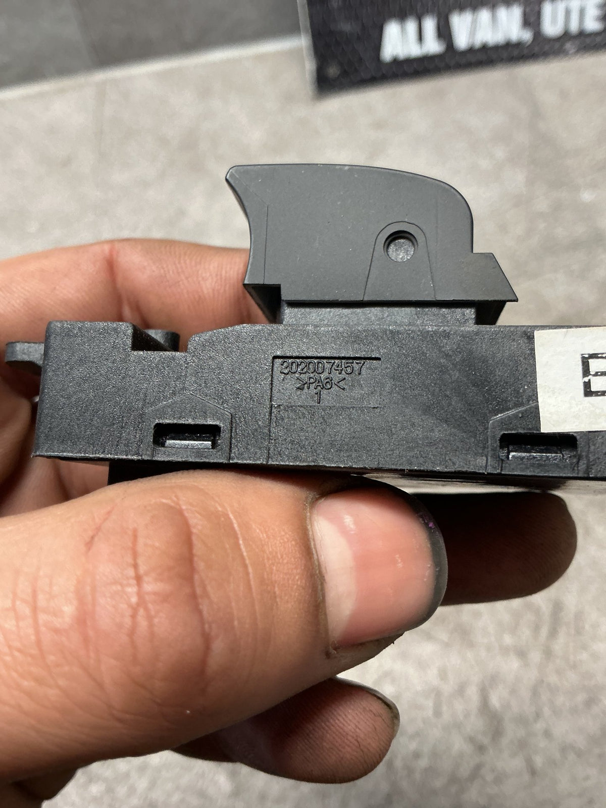 2013 Holden Captiva 5- Right Rear Window Switch- (TAG16583)