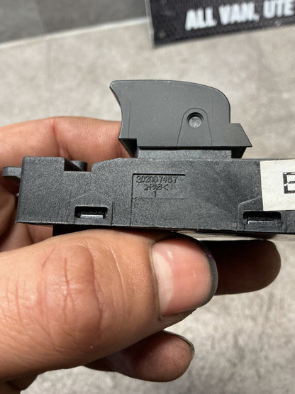2013 Holden Captiva 5- Right Rear Window Switch- (TAG16583)