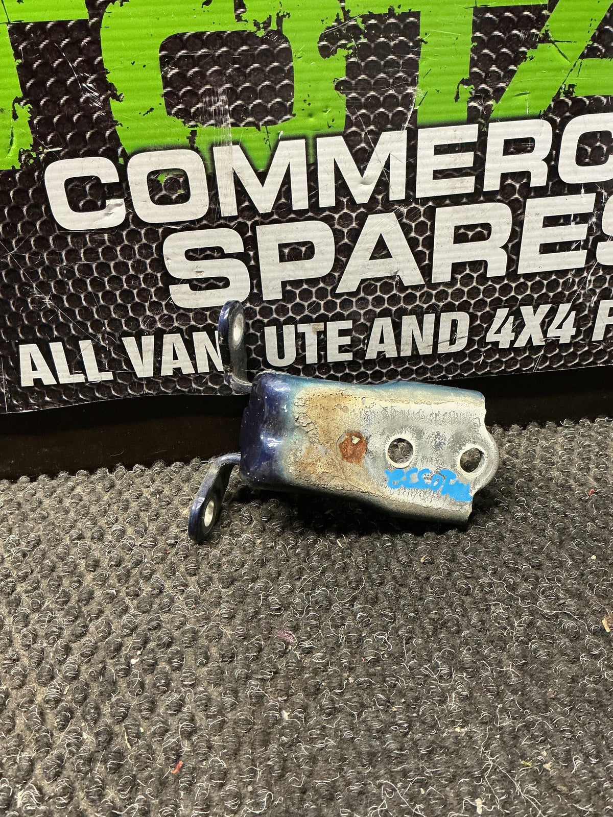2012 Holden Captiva 5- Right Front Door Top Hinge- (TAG10332)