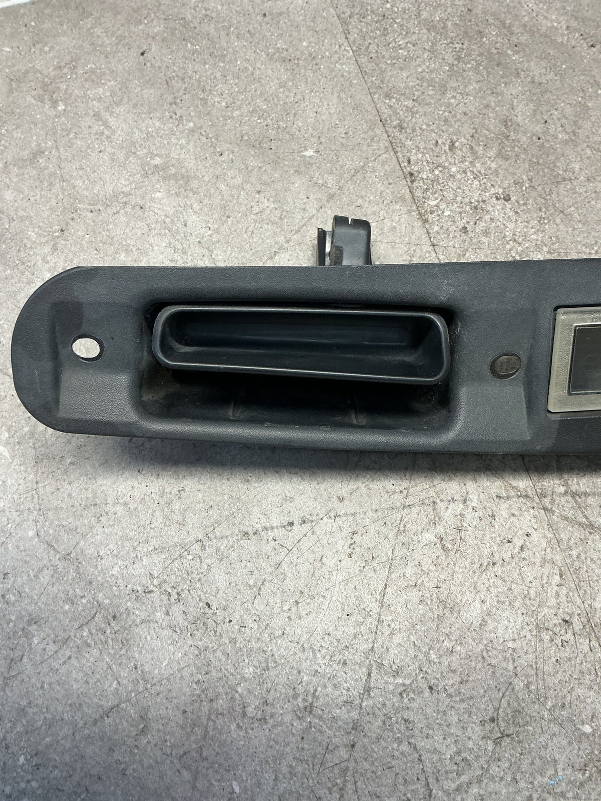 2013-2020 Dodge Journey JC- Tailgate Handle Outer- (TAG14526)
