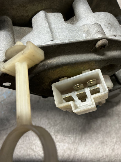 1995 Isuzu MU UCS69DW- Front Wiper Motor- (TAG15791)