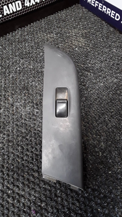 2001 Nissan Caravan E25 VWE25- Left Front Window Switch- (TAG5464)