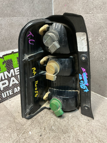 2004 Ford Escape XLT V6 AUTO- Right Taillight- (TAG5157)