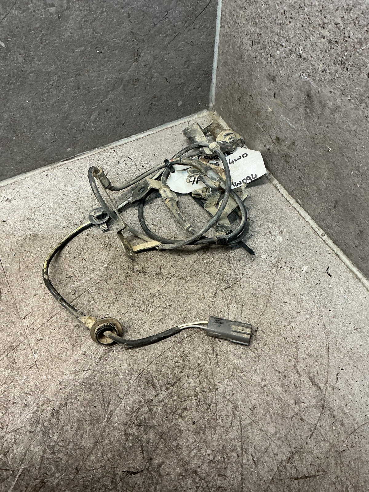 2004 Ford Courier WLT - Left Front ABS Sensor - (TAG18311)