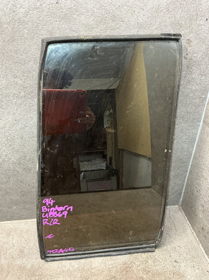 1994 Isuzu Bighorn UBS69 - Right Rear Quarter Door Glass - (TAG18763)