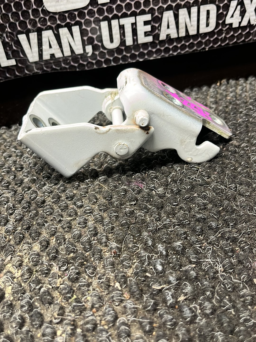 2016 LDV V80- Left Front Door Top Hinge- (TAG9520)
