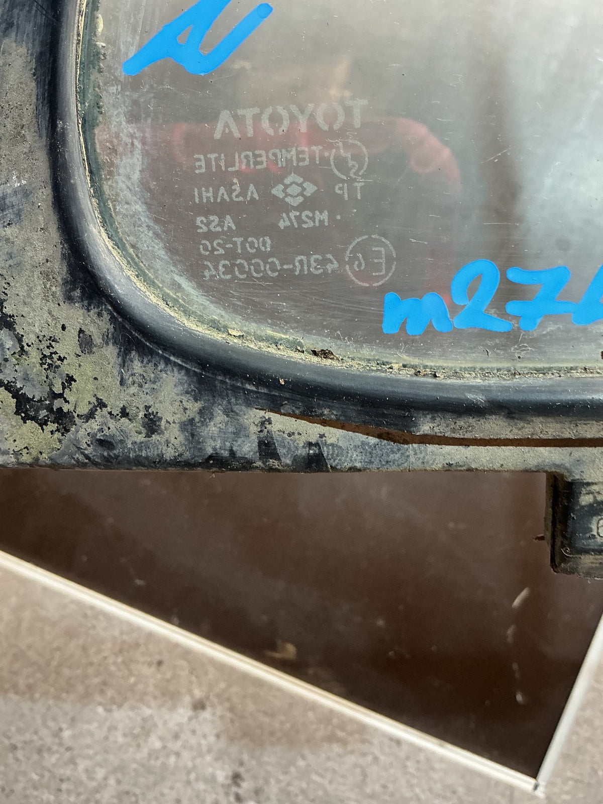 1994 Toyota Hilux Surf KZN130 - Right Rear Quarter Door Glass - (TAG18750)