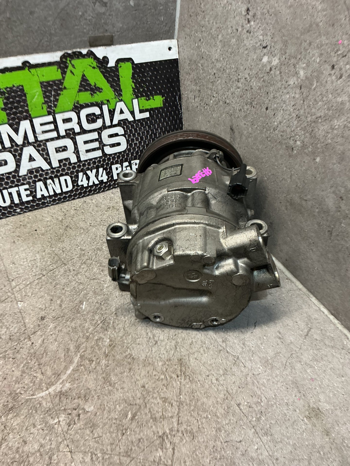 2005 Nissan Elgrand ME51- A/C Compressor- (TAG16776)