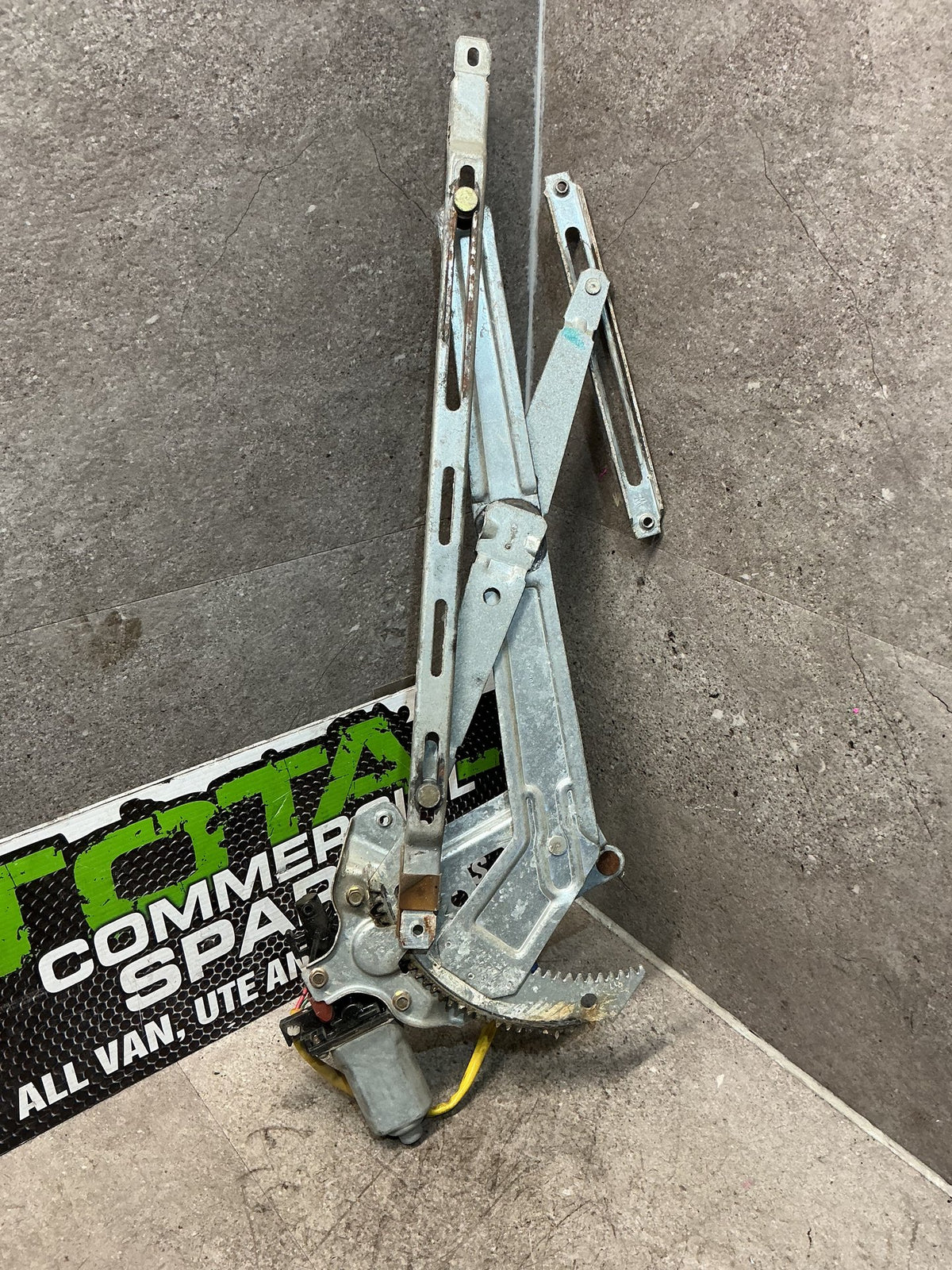 1999-2006 Ford Courier UN- Right Front Window Regulator/Motor- (TAG15543)