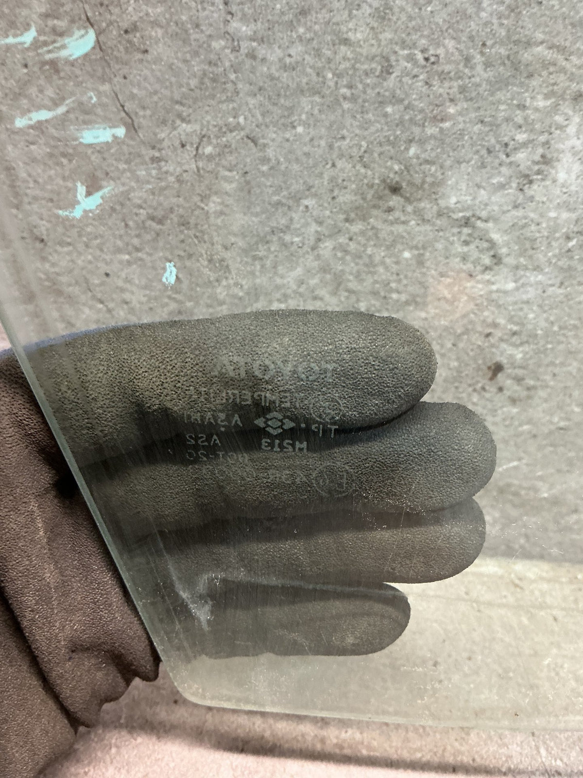 1994-2000 Toyota RAV4 SXA11 - Right Front Door Glass - (TAG19003)