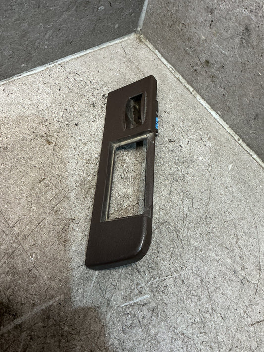 1993 Toyota Land Cruiser HDJ81 - Right Rear Door Window Switch Surround - (TAG18741)