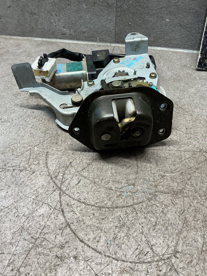 2005 Nissan Elgrand ME51- Tailgate Lock Mechanism- (TAG16578)