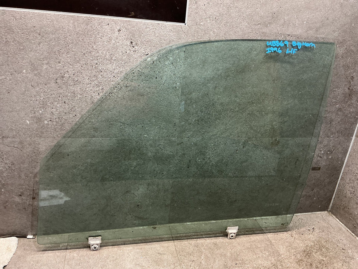 1996 Isuzu Bighorn UBS69 - Left Front Door Glass - (TAG18921)
