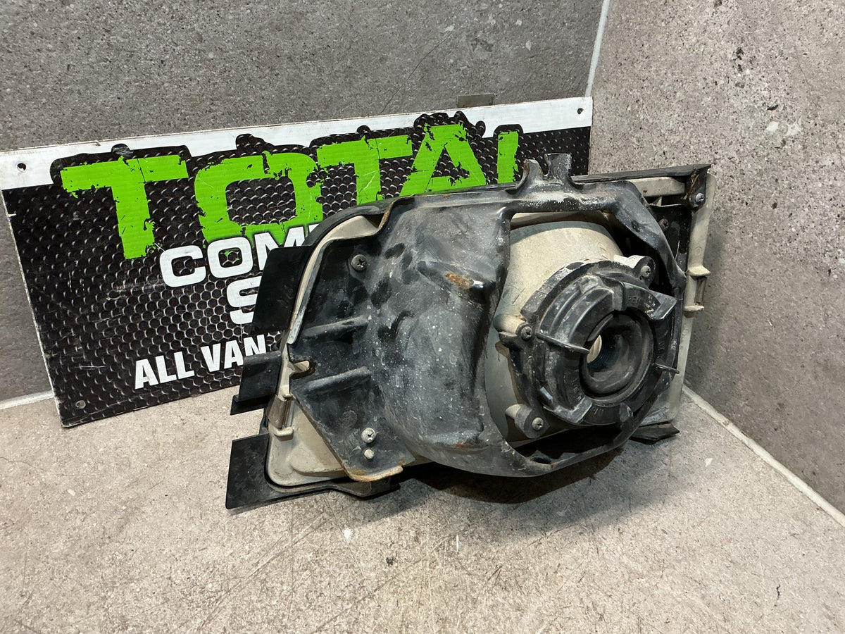 1998 Isuzu Bighorn UBS26GW- Right Headlight- (TAG16388)