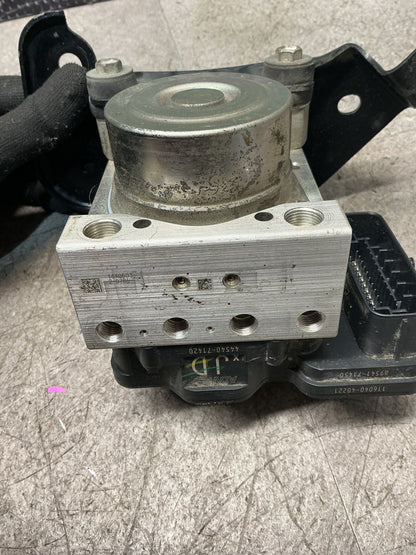 2017 Toyota Hilux- ABS Pump/Modulator- (TAG16819)